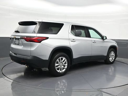 Used 2022 Chevrolet Traverse LS FWD image 5