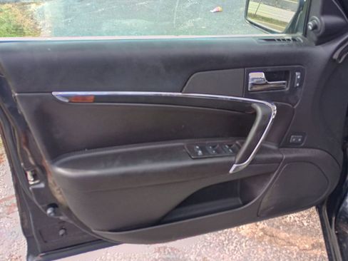 Used 2012 Lincoln MKZ image 11