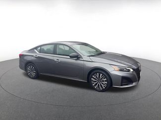 Used 2025 Nissan Altima 2.5 SV video 2