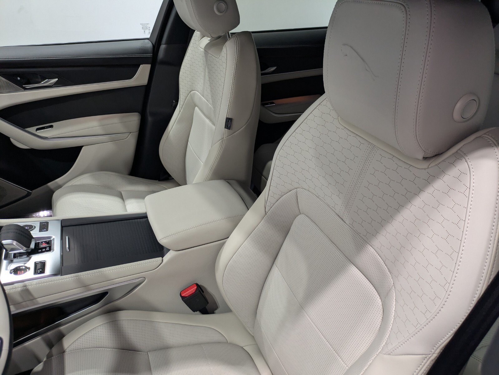 New 2026 Jaguar F-PACE R-Dynamic S AWD/4WD image 8