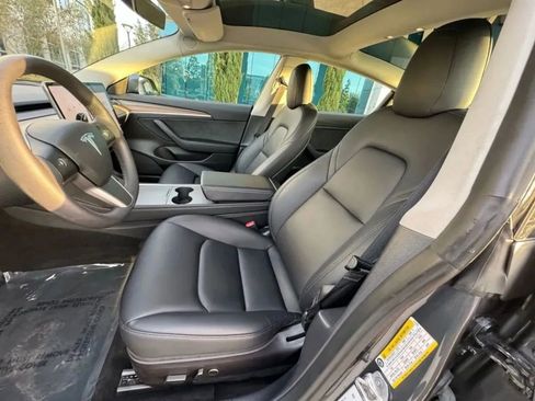 Used 2023 Tesla Model 3 Standard Range image 9