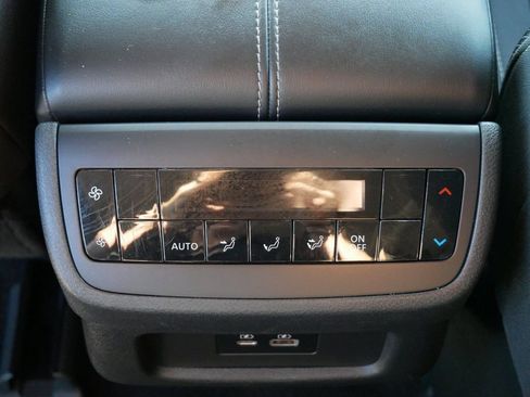 Used 2022 Nissan Pathfinder SV AWD/4WD image 13
