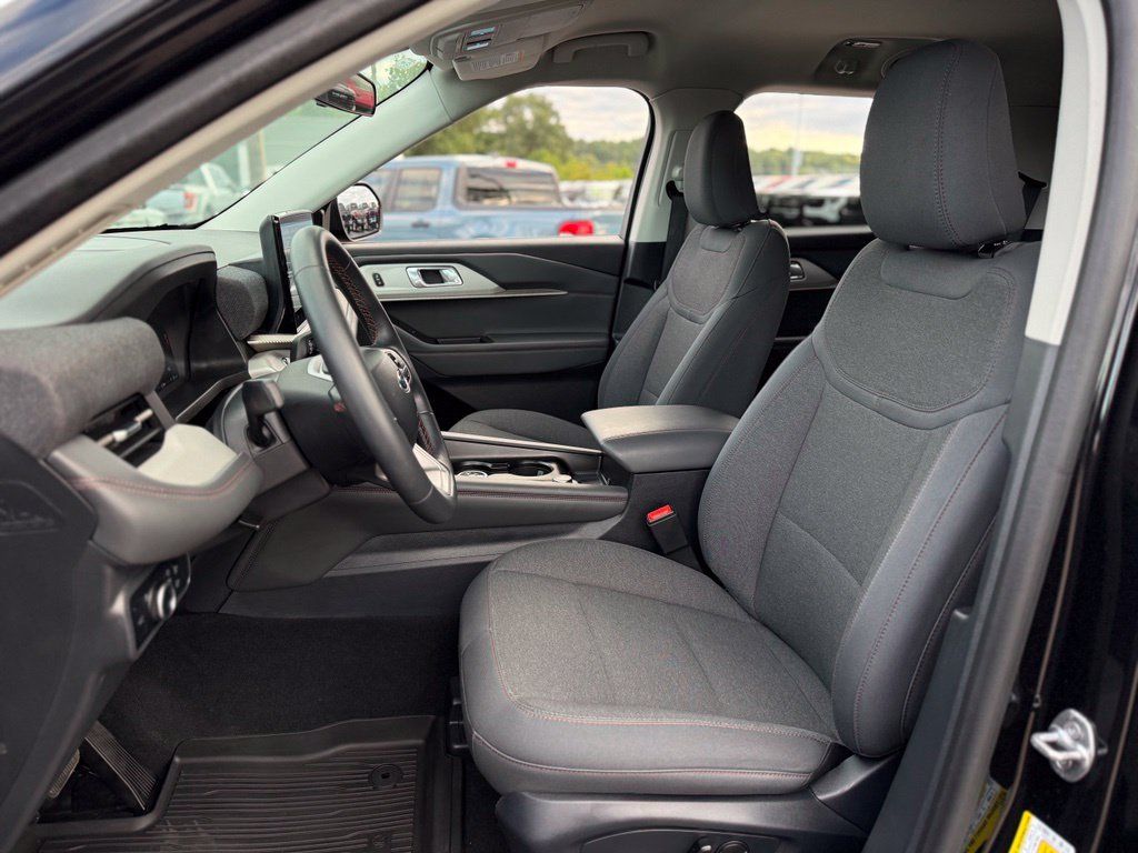 Certified 2025 Ford Explorer Active AWD/4WD image 14