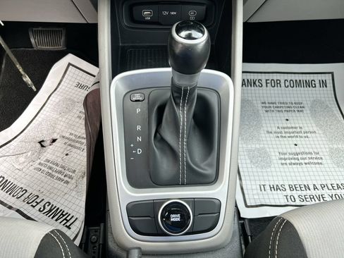 Used 2023 Hyundai Venue SEL FWD image 21