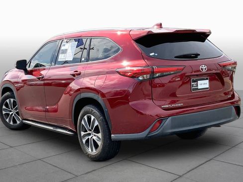 Used 2021 Toyota Highlander XLE FWD image 12