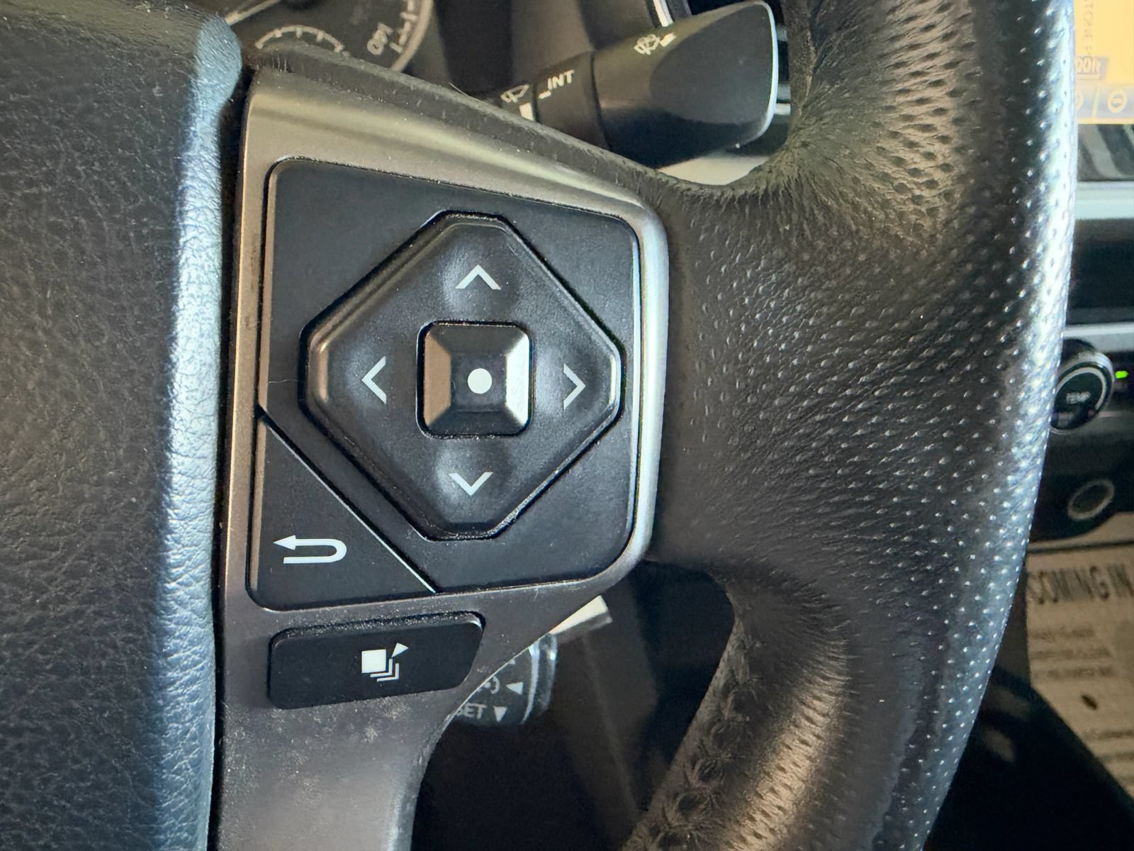 Used 2017 Toyota Tacoma SR5 w/ Tow Package RWD image 20