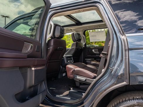 New 2026 Ford Expedition Platinum w/ Platinum Ultimate Package AWD/4WD image 15
