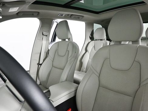 Used 2022 Volvo XC90 T6 Inscription w/ Lounge Package AWD/4WD image 5