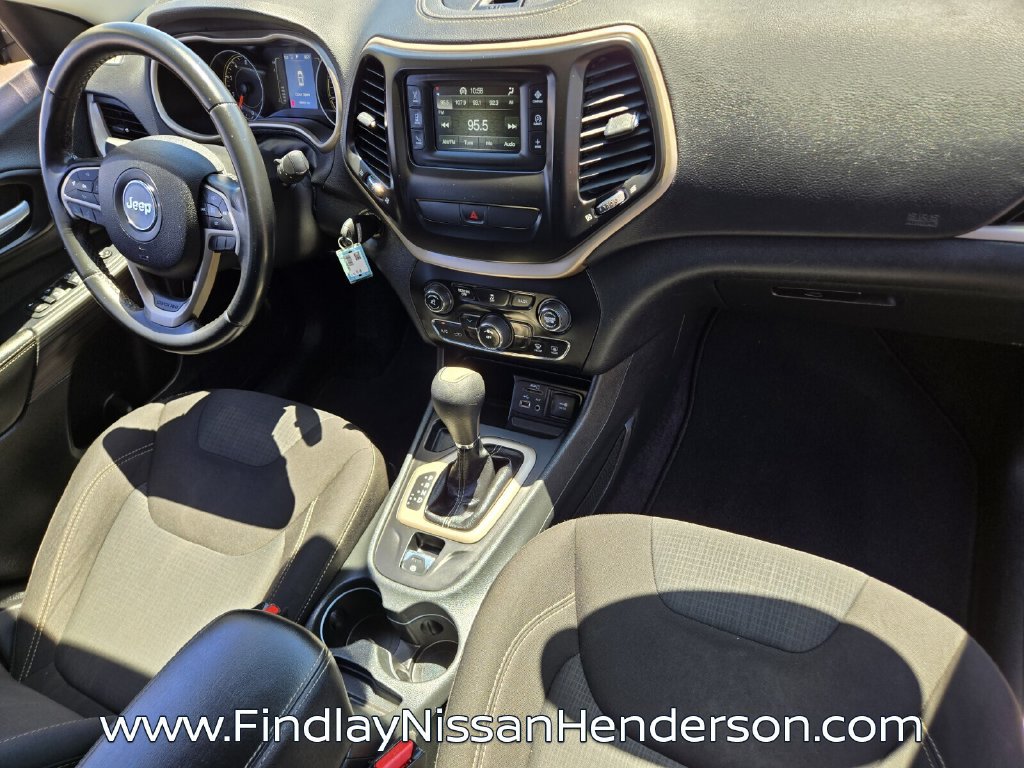 Used 2016 Jeep Cherokee Latitude FWD image 17