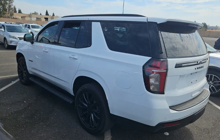 Used 2023 Chevrolet Tahoe Z71 w/ Luxury Package AWD/4WD image 3