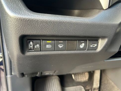 Used 2021 Toyota RAV4 XLE Premium FWD image 18