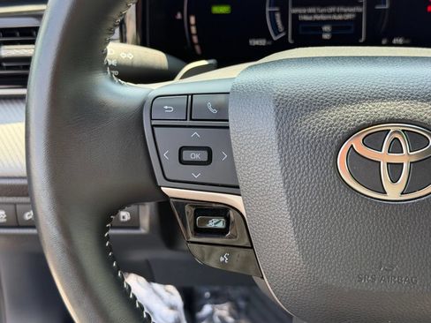 Used 2025 Toyota Camry SE AWD/4WD image 16