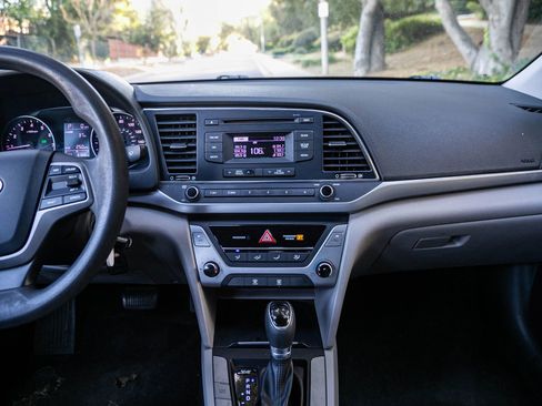 Used 2017 Hyundai Elantra SE FWD image 20