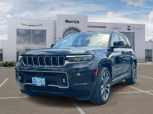 Used 2025 Jeep Grand Cherokee Overland w/ Luxury Tech Group IV AWD/4WD image 4