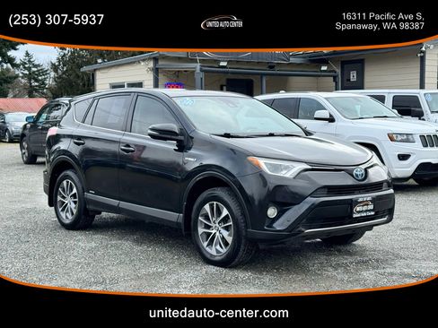 Used 2017 Toyota RAV4 XLE image 3