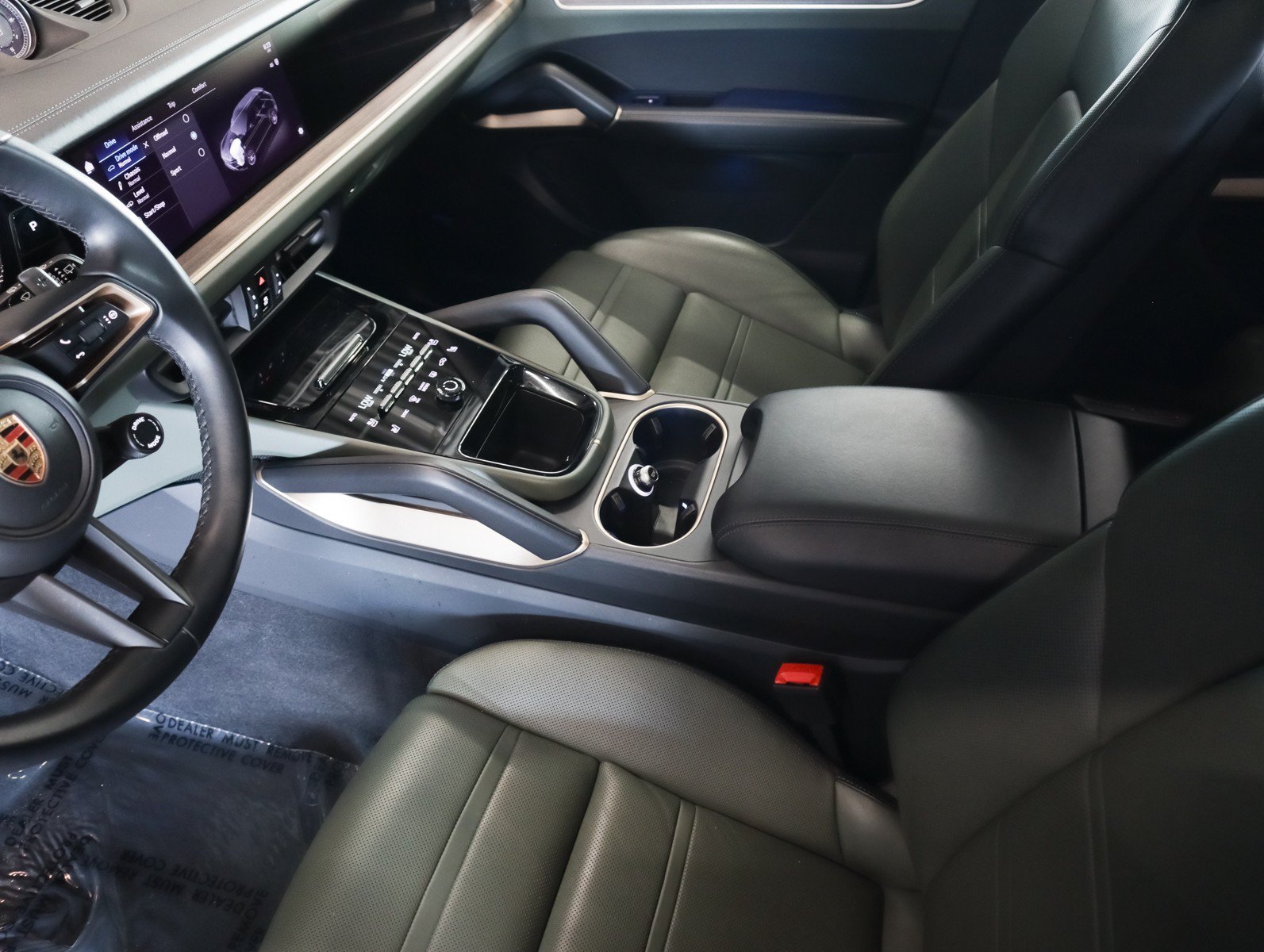 Certified 2024 Porsche Cayenne w/ Premium Package AWD/4WD image 18
