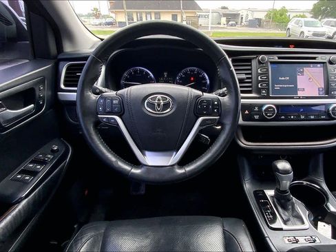 Used 2014 Toyota Highlander Limited Platinum FWD image 5