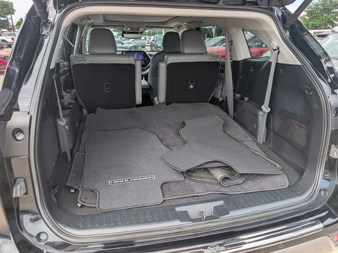 Used 2024 Toyota Highlander Platinum FWD image 27