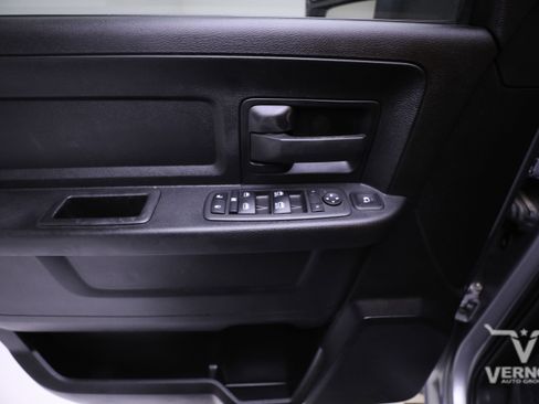 Used 2024 RAM 2500 Tradesman w/ Chrome Appearance Group image 18