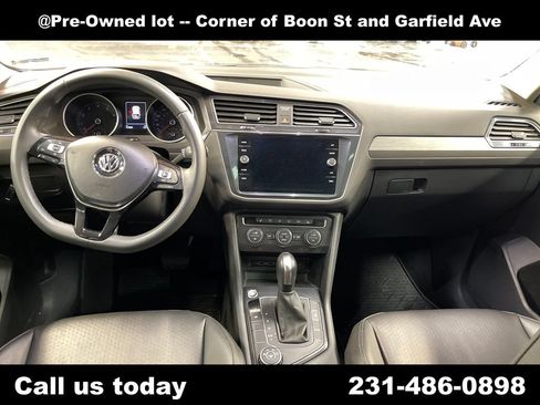 Used 2020 Volkswagen Tiguan SE w/ Panoramic Sunroof Package AWD/4WD image 18