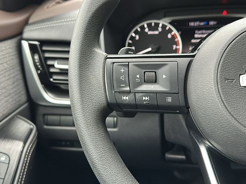 Certified 2022 Nissan Rogue SV image 14