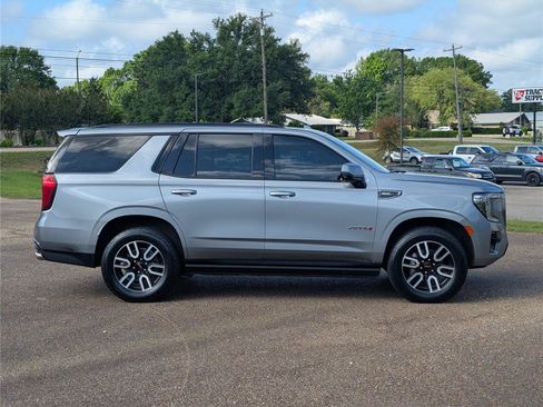 Used 2023 GMC Yukon AT4 w/ Technology Package AWD/4WD image 6