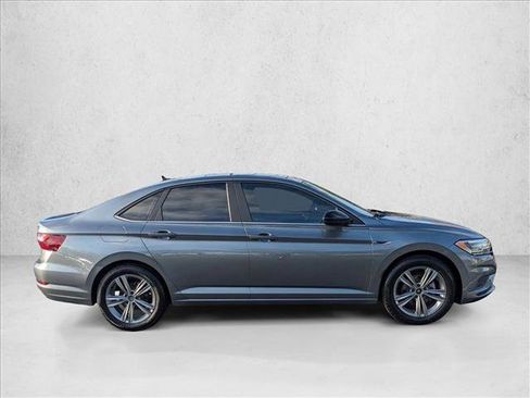 Used 2020 Volkswagen Jetta R-Line w/ R-Line Cold Weather Package image 4