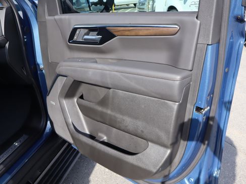 Used 2026 Chevrolet Suburban High Country image 42