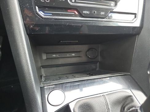 Used 2025 Volkswagen Taos SE image 17