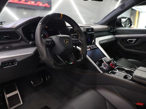 Used 2020 Lamborghini Urus AWD/4WD image 28