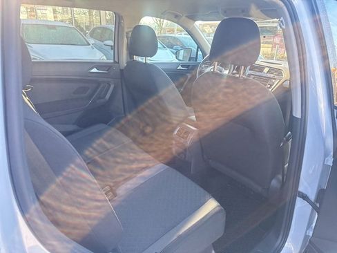 Used 2018 Volkswagen Tiguan S image 22