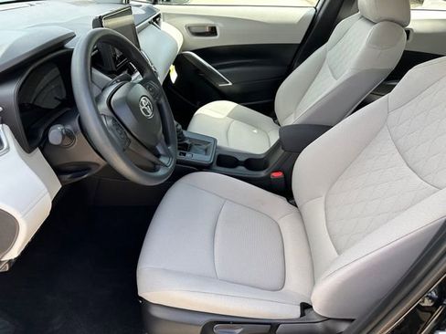 Used 2026 Toyota Corolla Cross L image 11