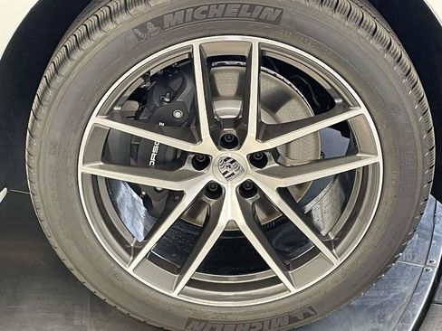 New 2026 Porsche Macan image 14