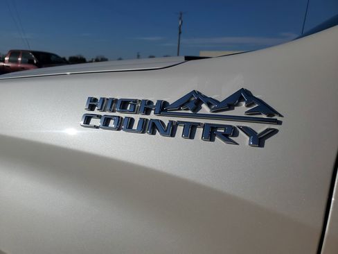 Used 2025 Chevrolet Silverado 1500 High Country w/ High Country Premium Package AWD/4WD image 39