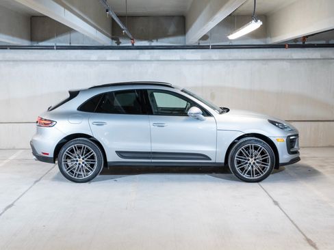 Certified 2026 Porsche Macan AWD/4WD image 8