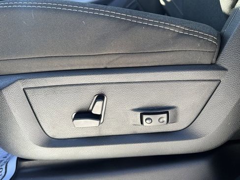 Used 2024 RAM 2500 Big Horn w/ Sport Appearance Package image 10