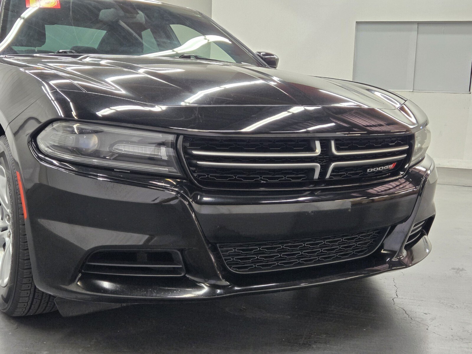 Used 2015 Dodge Charger SE RWD image 5