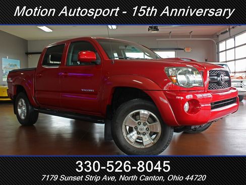 Used 2011 Toyota Tacoma 4x4 Double Cab w/ TRD Sport Pkg image 2
