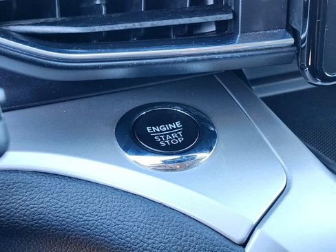 Used 2022 Ford Explorer XLT w/ Equipment Group 202A image 26