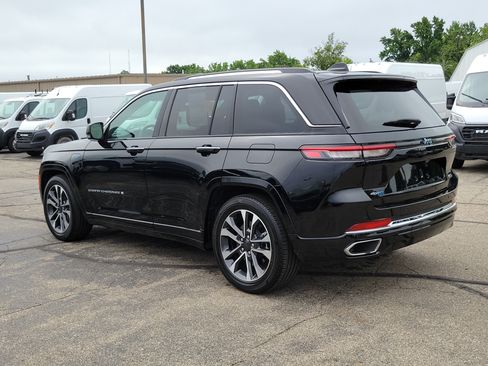 Used 2023 Jeep Grand Cherokee Overland w/ Rear Seat Video Group I AWD/4WD image 3