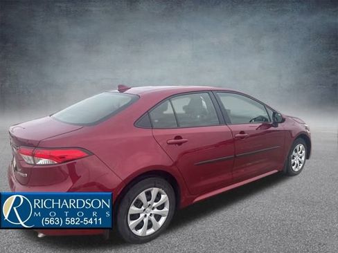 Used 2023 Toyota Corolla LE image 2