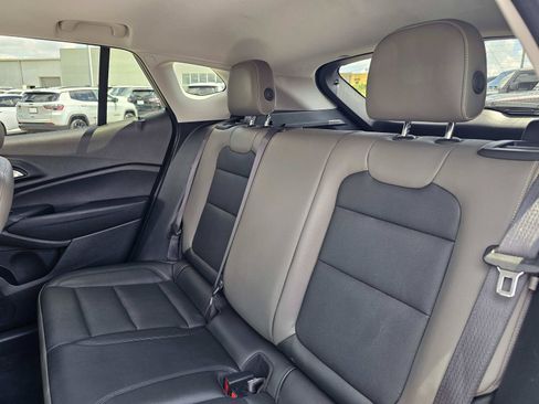 Used 2025 Chevrolet Trax ACTIV w/ Sunroof Package FWD image 33