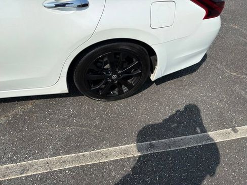 Used 2018 Nissan Altima 2.5 SR w/ SR Midnight Edition FWD image 9