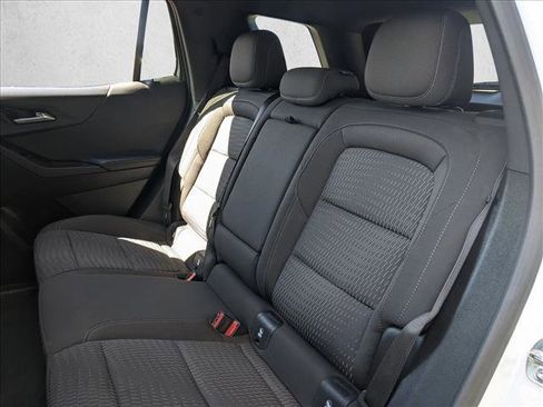 Used 2025 Chevrolet Equinox LT image 18