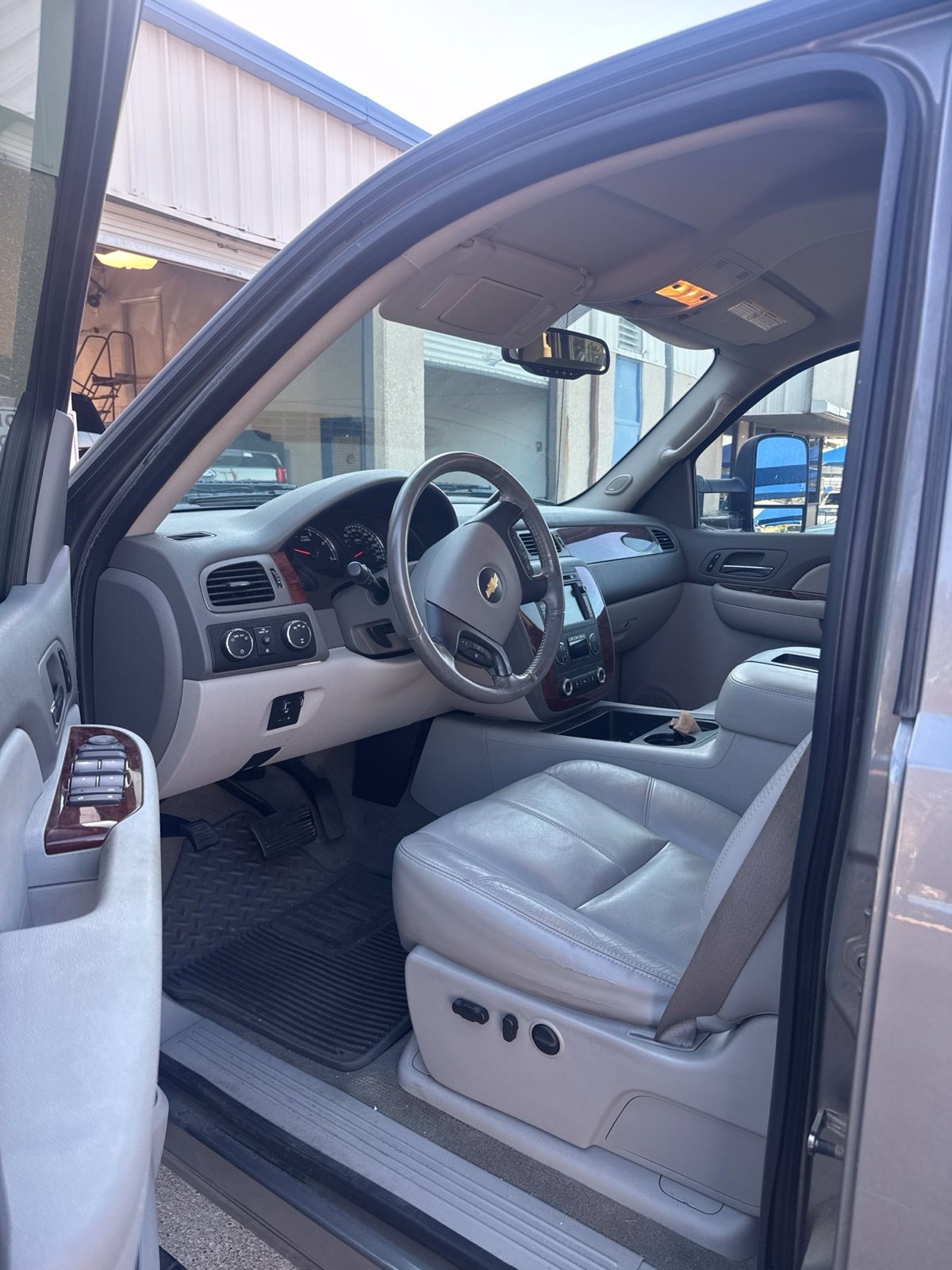 Used 2009 Chevrolet Silverado 2500 LTZ w/ Safety Package AWD/4WD image 6