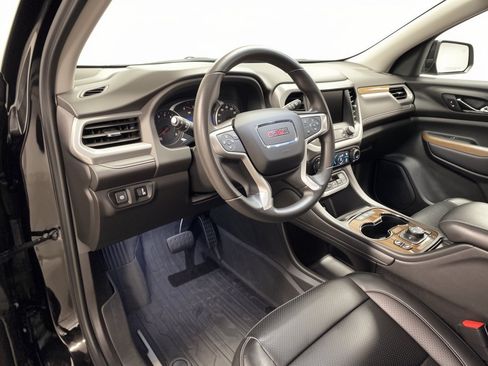 Used 2023 GMC Acadia SLE w/ Driver Convenience Package FWD image 4