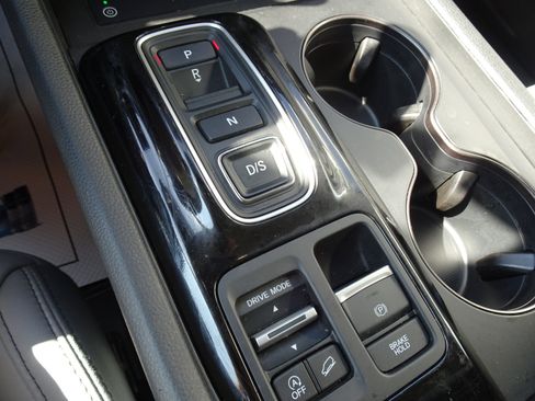 Used 2025 Honda Pilot EX-L image 18