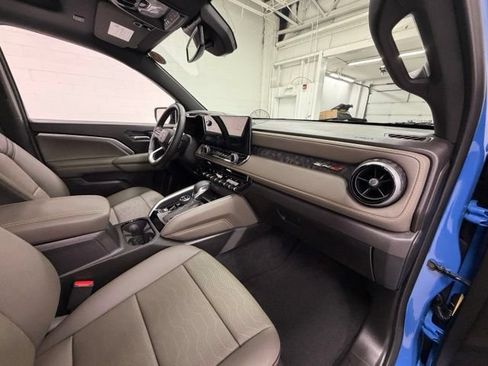Certified 2025 Chevrolet Colorado ZR2 w/ Technology Package AWD/4WD image 32