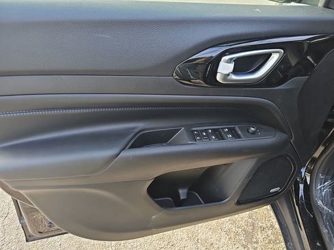 New 2026 Jeep Compass Latitude image 13