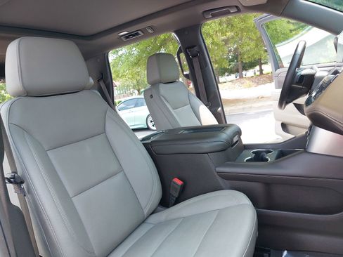 Used 2023 Chevrolet Tahoe LT w/ LT Signature Plus Package AWD/4WD image 10